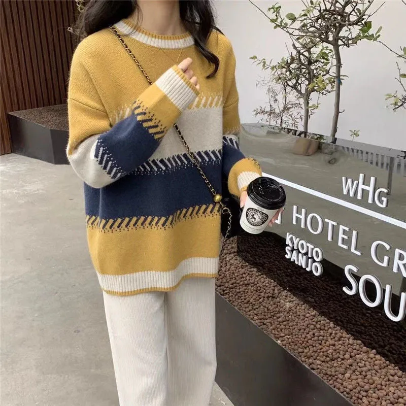 Age-reducing Contrast Color Round Neck Sweater