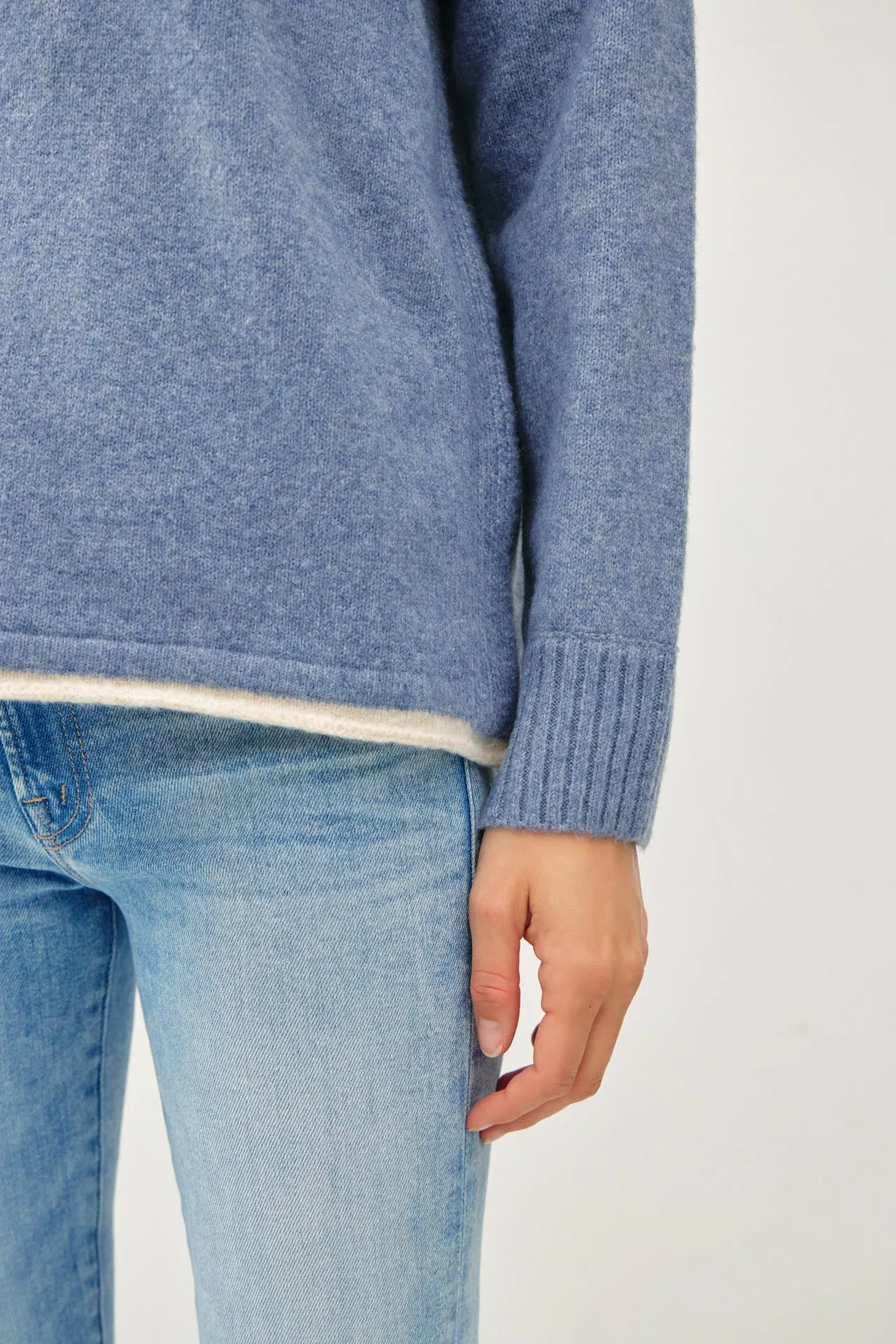 COZY ACCENT COLOR SOLID SWEATER